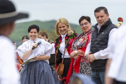 Wiślański Wygón Łowiec oficjalne rozpoczęcie Aneta Legierska Pełnomocnik Marszałka Województwa Śląskiego, Ewa Żak Radna Sejmiku Województwa Śląskiego i Tomasz Bujok Burmistrz Wisły